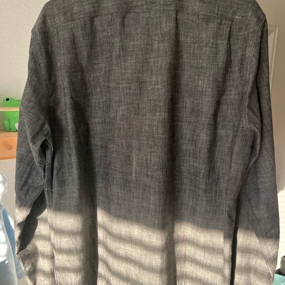 Men’s Banana Republic Albie Chambray Button-Up - Picture 2 of 3